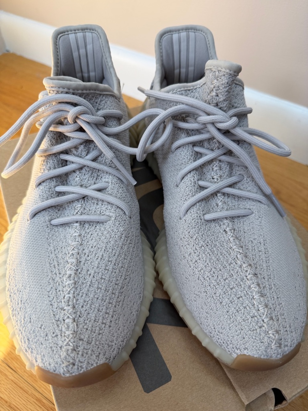 Yeezy Boost - Picture 2 of 5